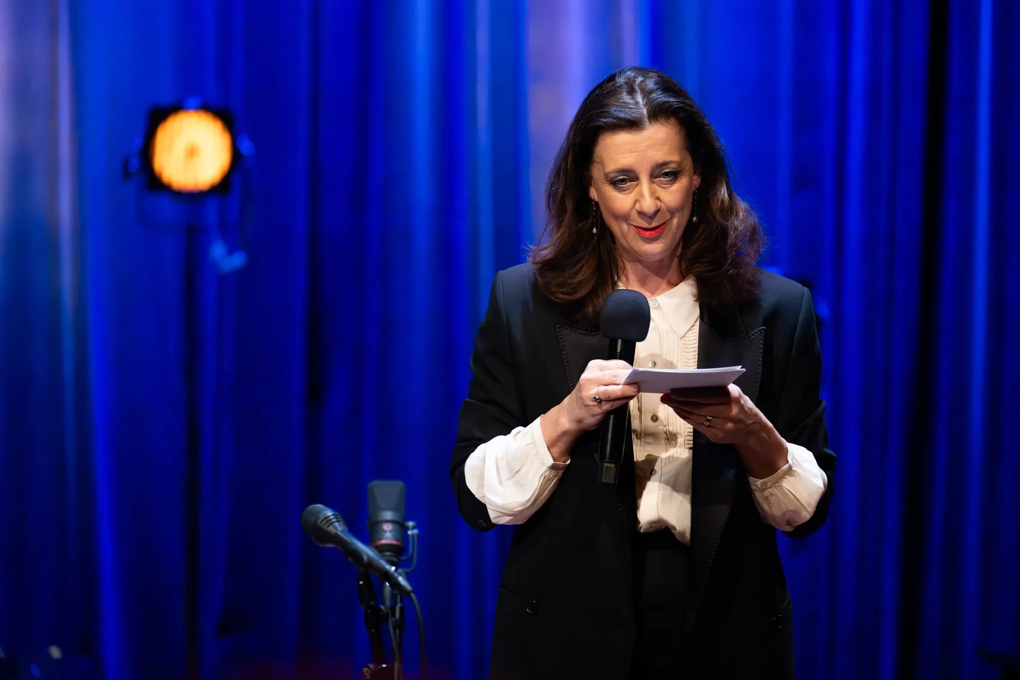 Viktorien van Hulst spreekt de winnaar toe. Foto: © Claudia Hansen