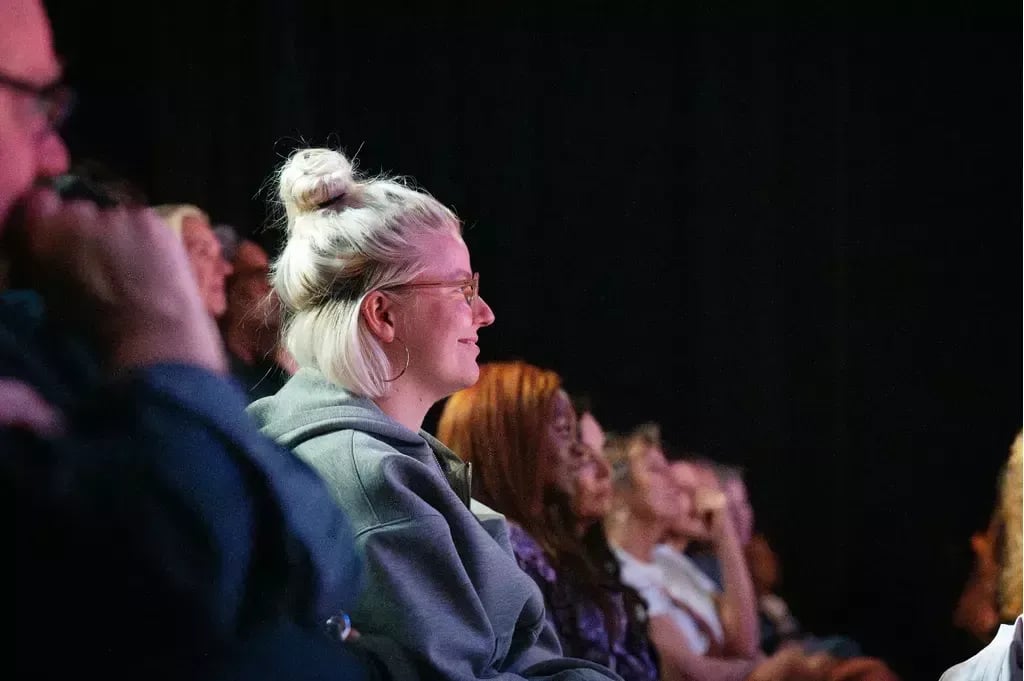 Publiek tijdens de uitreiking van de Toneelschrijfprijs 2024 @ Karen van Gilst